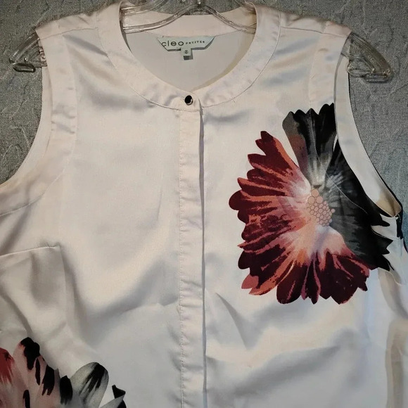Cleo  Petites Women's Tunic Cream with Black & Red Zinnias in Size Medium - Picture 2 of 10